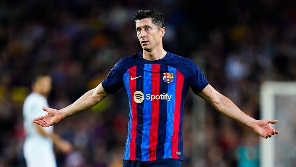 إسبانيول يعترض رسميا على مشاركة ليفاندوفسكي: "إنه قرار غير عادل وسنلجأ إلى القانون"