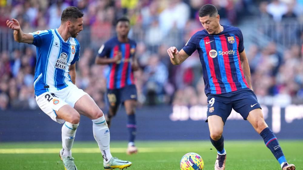 الدوري الإسباني/ برشلونة يُفرط في تقدمه ضد إسبانيول ويتعادل (1-1) على ملعبه