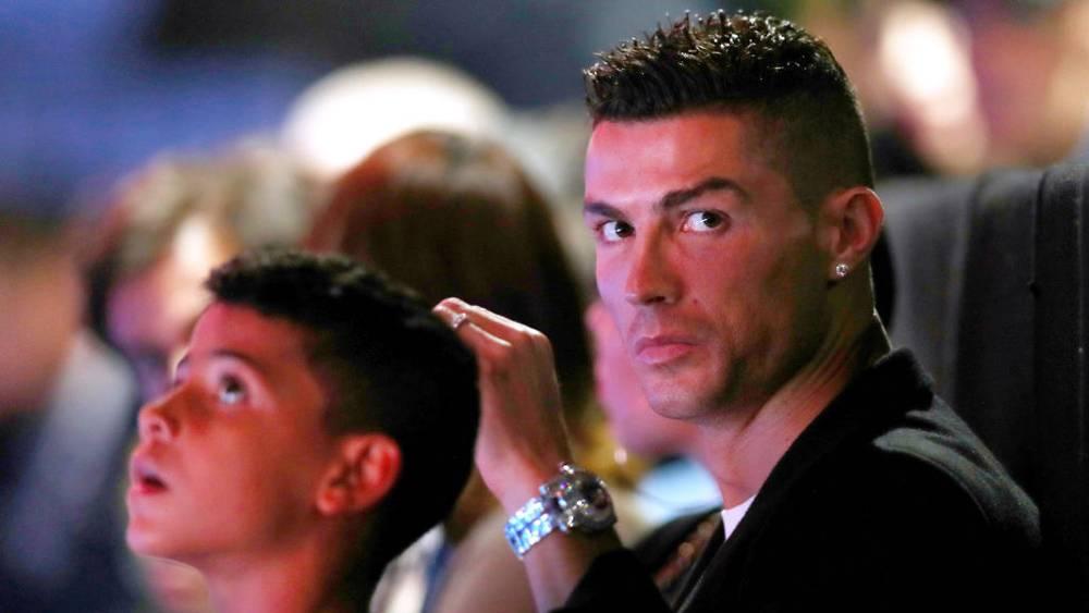 "تقارير"/ ريال مدريد يضم "كريستيانو جونيور" ويُبعده عن والده للمرة الأولى