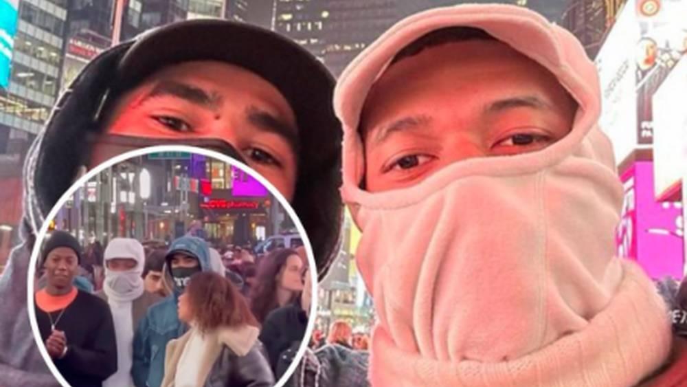 فيديو/ حكيمي ومبابي يتخفيان لزيارة ميدان "التايمز" في "نيويورك" ومشاهدة "عرض راقص" بالشارع