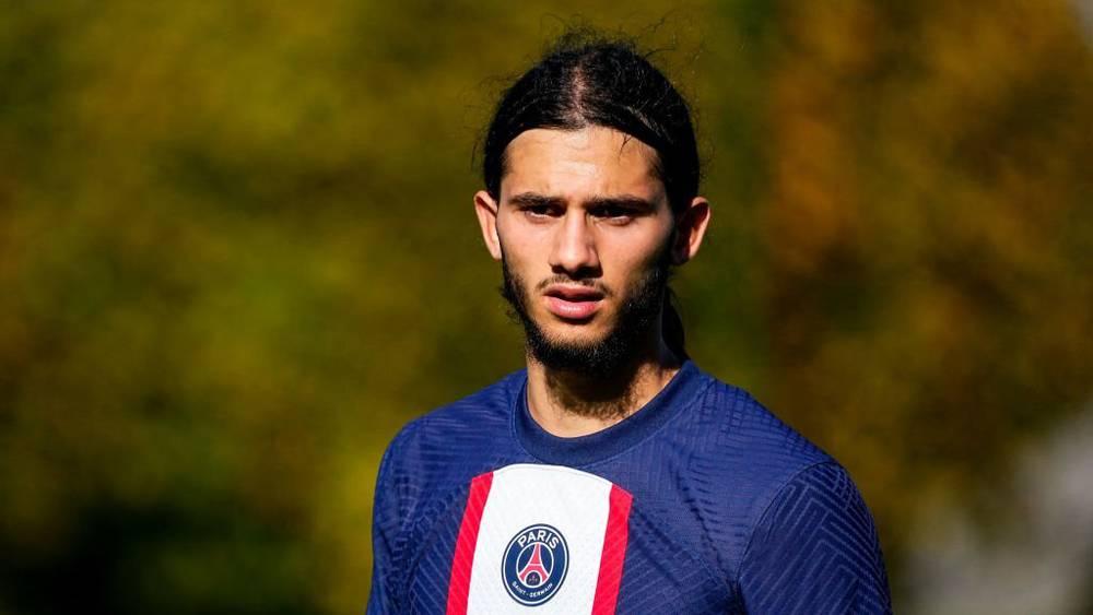 المغربي إلياس حسني يخوض أولى دقائقه مع الفريق الأول لباريس سان جيرمان