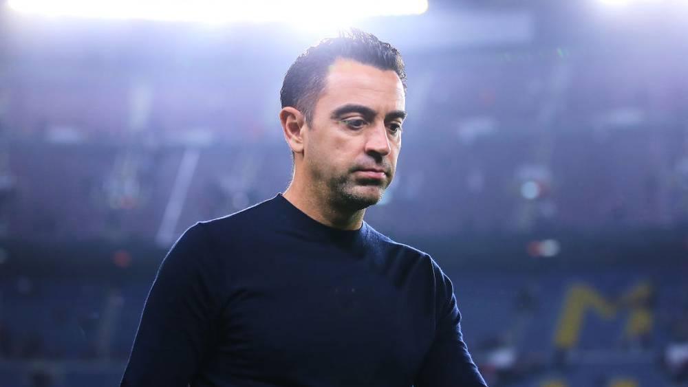 تشافي "حائر" بين ثلاثة لاعبين لتعويض غياب ليفاندوفسكي ضد أتلتيكو مدريد