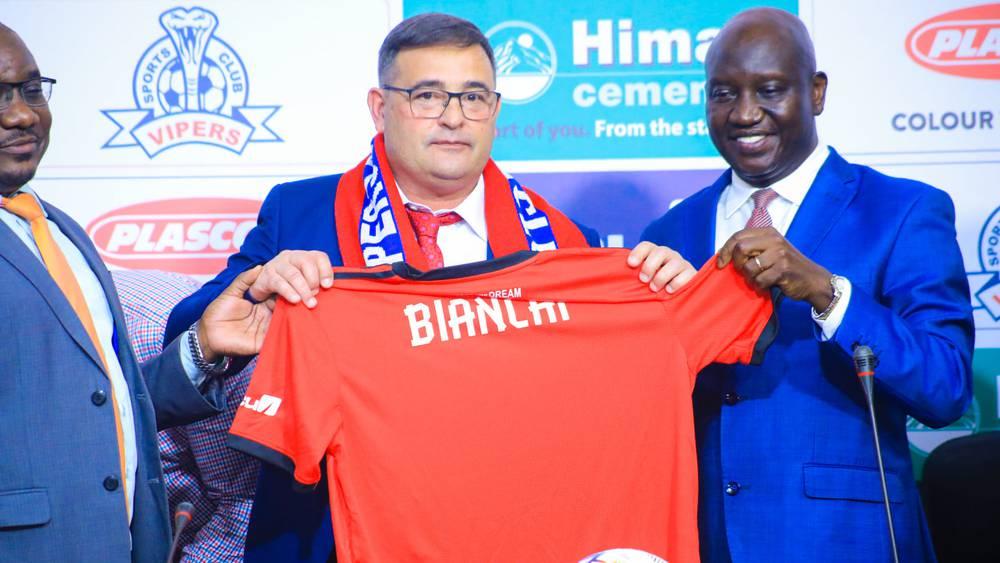 مجموعة الرجاء في عصبة الأبطال/ فايبرز الأوغندي يتعاقد مع المدرب البرازيلي روبيرتو بيناكي لموسمين