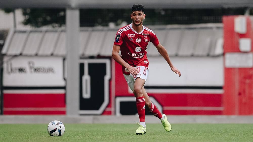 أشرف داري يغيب عن مباراة فريقه بريست أمام تولوز ليوم غد الأحد بسبب المرض