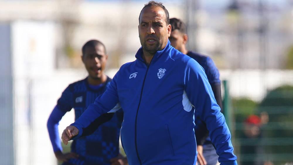 حكيم الداودي (مدرب ا.طنجة): "لا زالت هناك 19 دورة وإذا تم حل مشكل المكتب المسير فالفريق سيبقى في القسم الأول بنسبة ٪95"