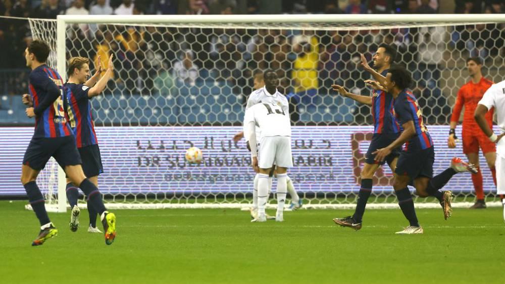 برشلونة يتوج بكأس السوبر الإسباني بالفوز في "الكلاسيكو" ضد ريال مدريد بنتيجة (3-1)