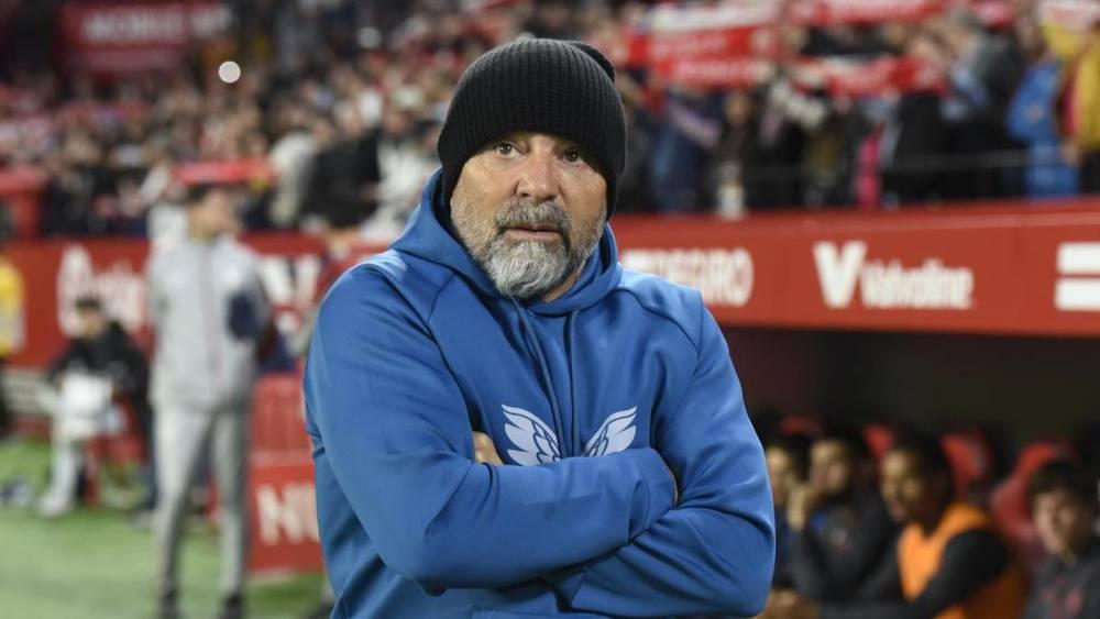 سامباولي بعد أن أصبح إشبيلية في مراكز الهبوط: "هذا ليس وقت البكاء أو الشكوى"