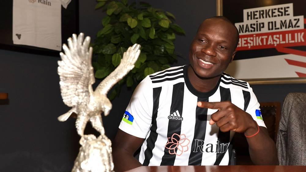 رسميا/ بعد فسخ عقده مع النصر.. الكاميروني أبو بكر يعود إلى بشكتاش التركي