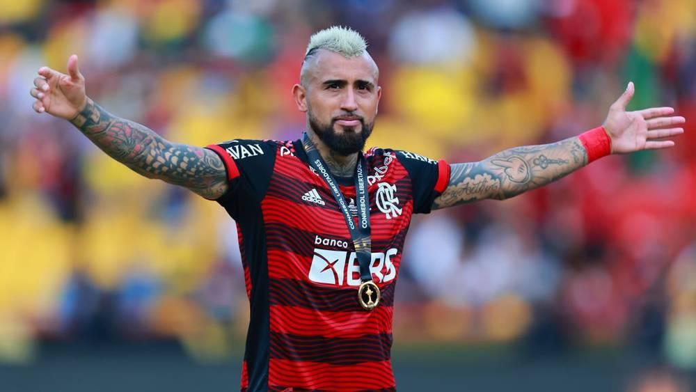 فلامينغو البرازيلي يستعيد خدمات التشيلي فيدال قبل المشاركة في كأس العالم للأندية بالمغرب