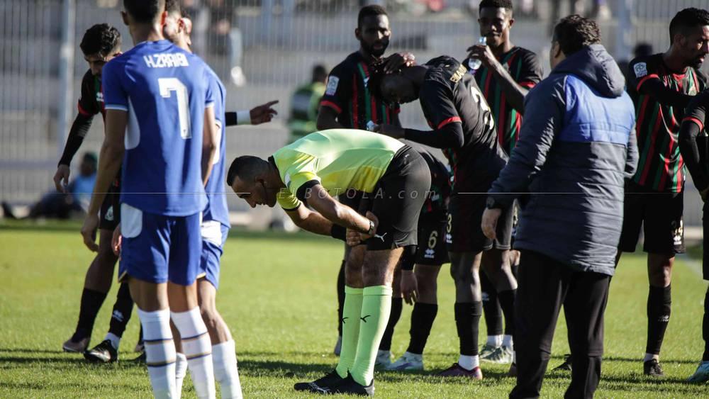 الإصابة تلحق بالحكم الرئيسي لمباراة الجيش وا. طنجة النحيح والحكم الرابع وريد يُعوّضه