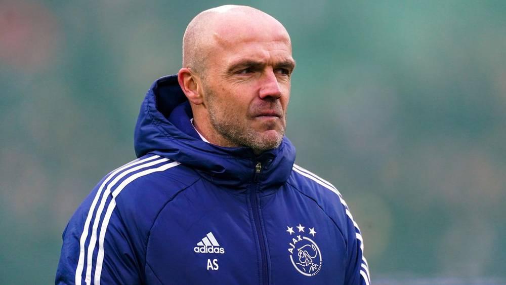 رسميا/ أياكس الهولندي يقيل مدربه شرودر