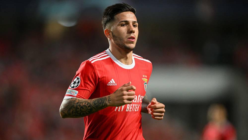 فابريزيو رومانو: "تشيلسي حسم أمره وسيدفع الشرط الجزائي البالغ 120 مليون يورو لضم إنزو فيرنانديز"