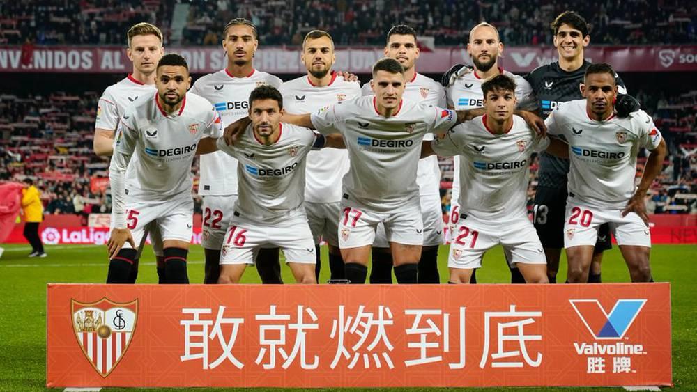 الدوري الإسباني/ بونو والنصيري "أساسيان" في مواجهة "القمة" بين إشبيلية وبرشلونة