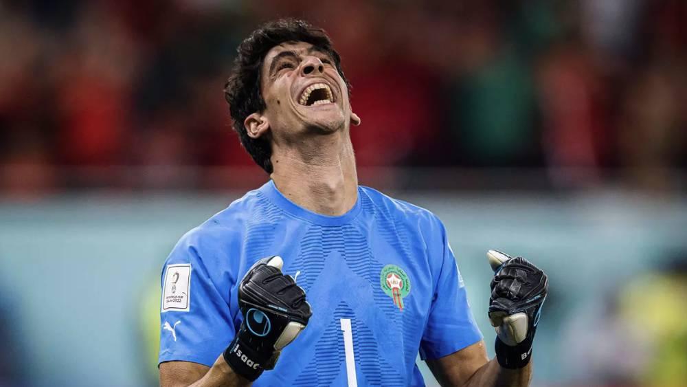 رسميا/ بونو في اللائحة النهائية المرشحة للتتويج بجائزة أفضل حارس في العالم من "الفيفا"