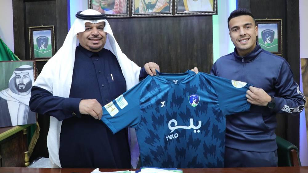 رسميا/ توفيق إجروتن ينتقل لنادي الشعلة الممارس في "دوري يلو 2" السعودي