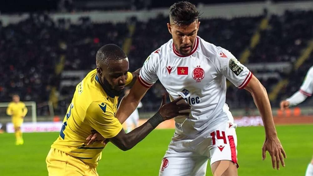 "الكاف" يفرض على بيترو أتلتيكو استقبال الوداد في ملعب "11 نونبر" بطاقة استيعابية لا تتعدى 20 ألف متفرج