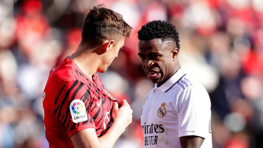 غرامة مالية (4000 يورو) و"المنع" من دخول الملاعب لمدة 12 شهرا لمشجع وصف فينيسيوس بـ"القرد"!