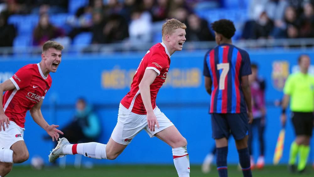 "إخفاق" برشلونة الأوروبي يتواصل.. فريق "تحت 19 سنة" يقصى من دوري الأبطال للشباب ضد ألكمار (0-3)