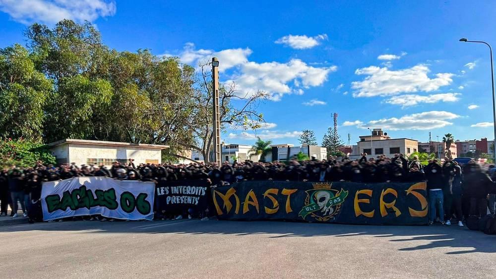 "غرين بويز" و"إيغلز" يلغيان التيفو الذي كان مقررا رفعه في مباراة اليوم بعد وفاة أحد أعضاء المدرج الجنوبي وهو في طريقه إلى الملعب