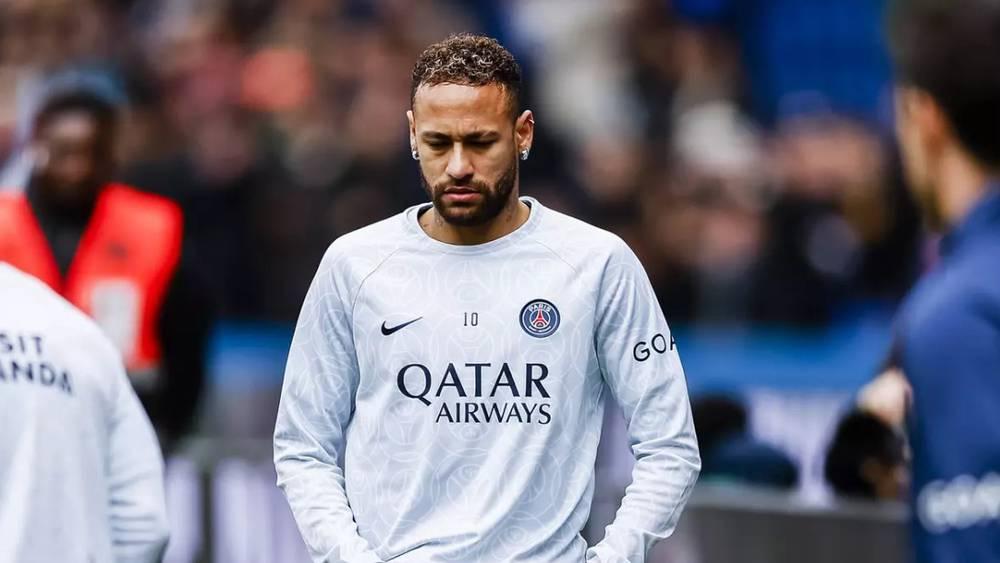 باريس سان جيرمان يعلن انتهاء موسم نيمار وخضوعه لعملية جراحية في كاحله الأيمن