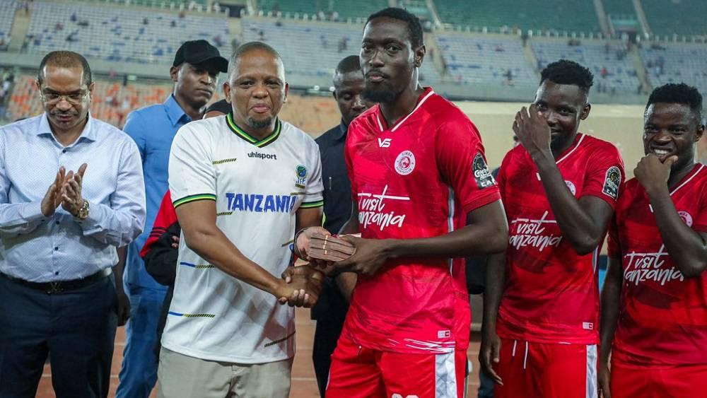 عصبة الأبطال/ رئيس سيمبا التنزاني يحفز لاعبيه بمكافآت مالية بعد احتلال وصافة المجموعة الثالثة خلف الرجاء