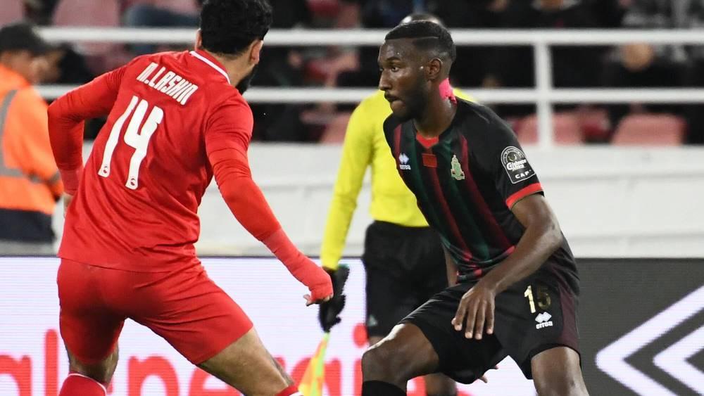 كأس الكونفدرالية/ الجيش الملكي ينهي الشوط الأول متأخرا أمام فيوتشر المصري (1-0)