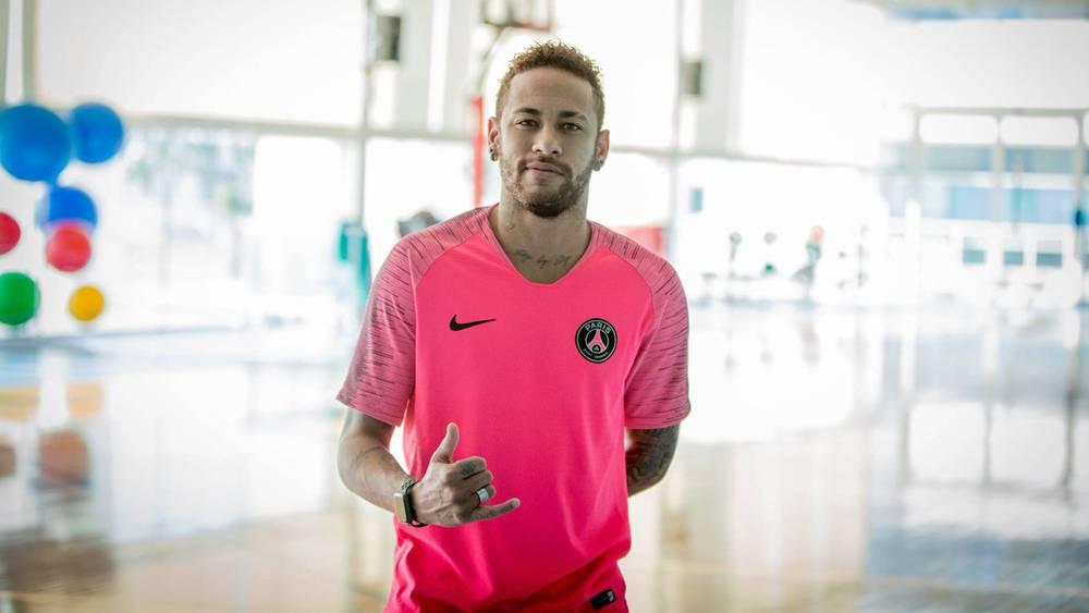 نيمار يصل إلى الدوحة لإجراء عملية جراحية على مستوى الكاحل