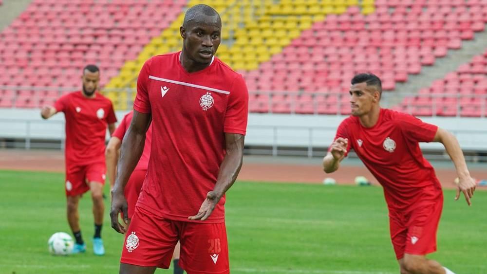 الوداد يخوض آخر حصصه التدريبية بملعب "11 نونبر" في لواندا استعدادا لمواجهة بيترو أتلتيكو