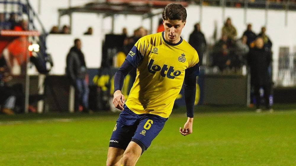 بعد تألقه رفقة سانت جيلواز البلجيكي.. أسامة العزوزي يتواجد في لائحة المنتخب المغربي الموسعة لوديتي البرزايل والبيرو