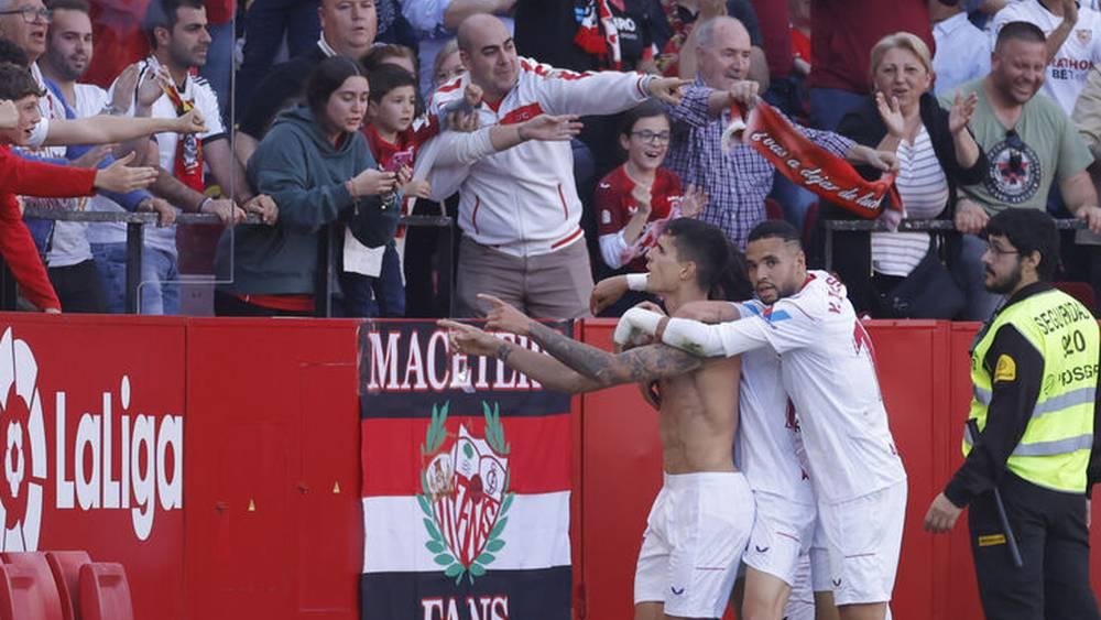 "الليغا"/ إشبيلية يودع مراكز الهبوط بفوز صعب على ألميريا
