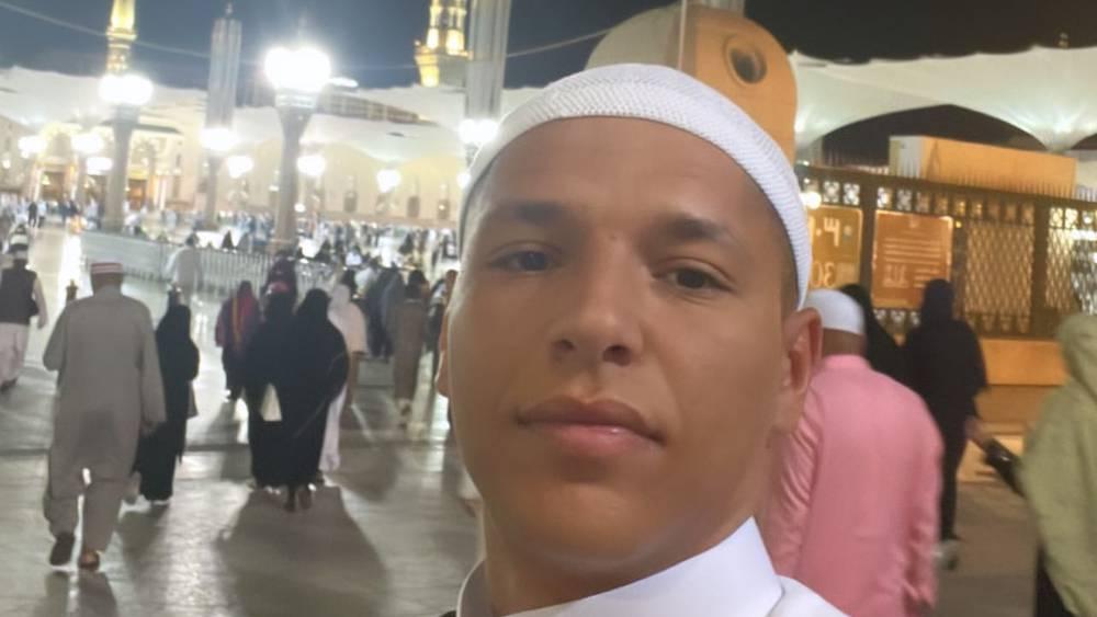 أمين حارث يزور المسجد النبوي بالمدينة المنورة