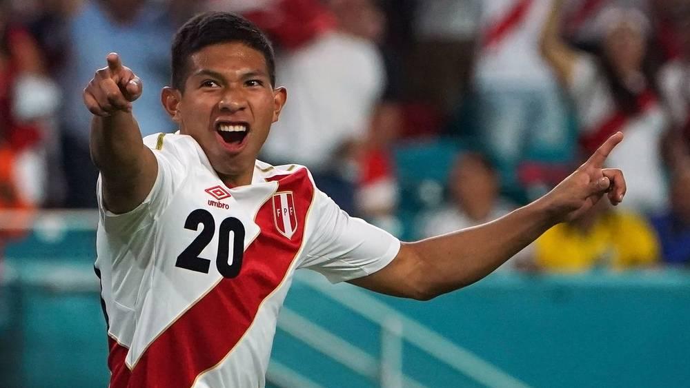 فلوريس (لاعب البيرو): "مواجهة المغرب مهمة جدا وخوض مثل هذه المباريات أمر يحفزنا أكثر"