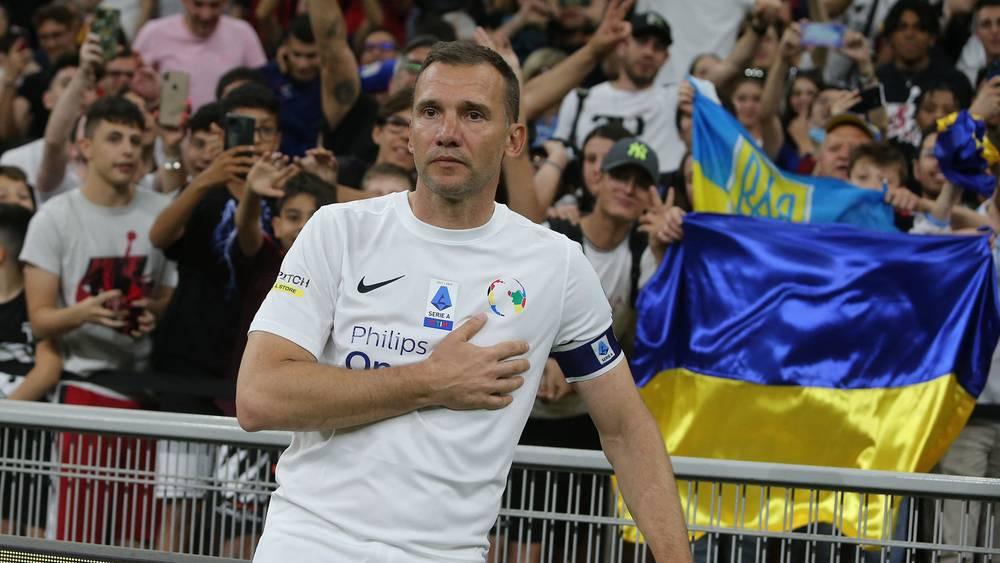 شيفشينكو يساهم في إعادة بناء ملعب في أوكرانيا بعد تدميره بسبب الحرب