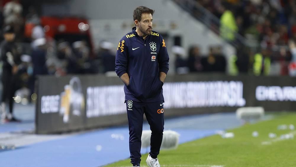 مينيزيس (مدرب البرازيل): "لعبنا ضد فريق رائع وقوي جدًا على مستوى الأظهرة وأنا راضٍ عن النتيجة"