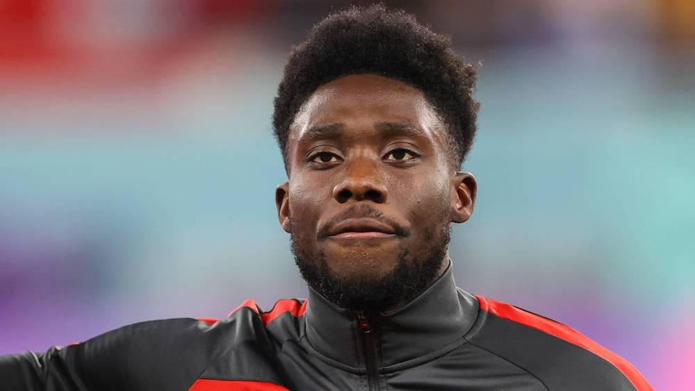 ألفونسو ديفيز: "لا أملك عائلة ولدي 5 أصدقاء كلهم ​​يعملون.. أنا وحيد وفاشل اجتماعيًا"