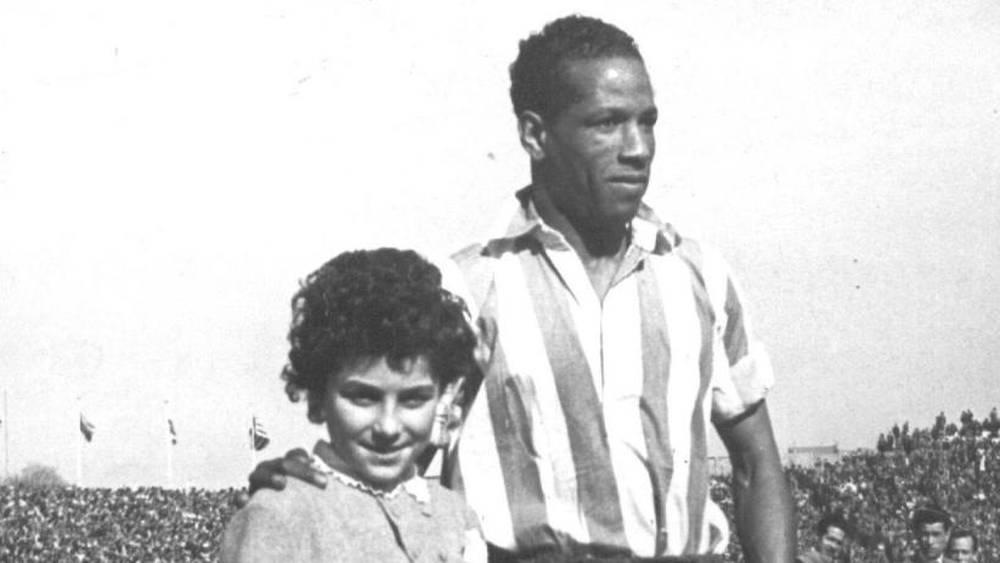 أتلتيكو مدريد والجامعة يستعدان لتكريم "الأسطورة" العربي بن مبارك خلال مباراة المغرب والبيرو الودية