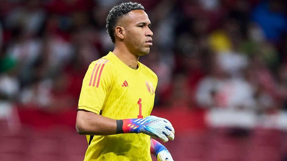 غاليسي (حارس البيرو): "نجحنا في إدارة مواجهة المغرب بشكل جيد وما فعلته الشرطة الإسبانية معنا أمر مخز"