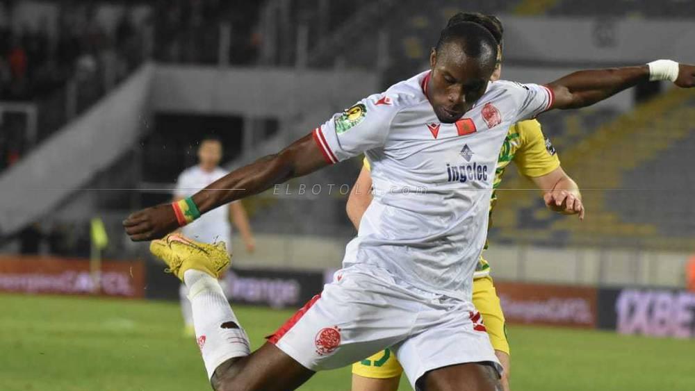 الوداد ينهي الشوط الأول من مباراة شبيبة القبائل متقدما في النتيجة (1-0)