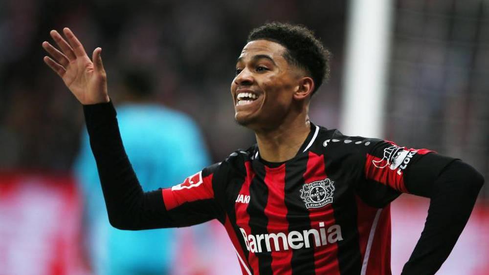 أمين عدلي يواصل التألق ويقود فريقه باير ليفركوزن للفوز على آينتراخت فرانكفورت (3-1)