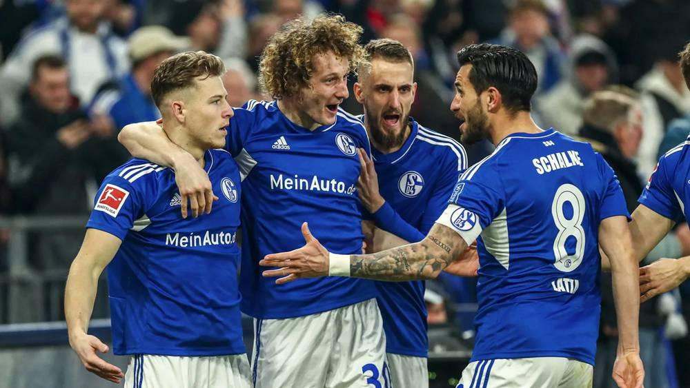 شالكه يحيي آماله في البقاء بالدوري الألماني