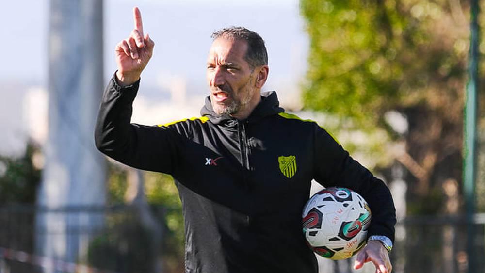 المغرب الفاسي يقرر إقالة بنعسكر من تدريب الفريق وتعويضه بمدرب فئة الأمل عمر حاسي