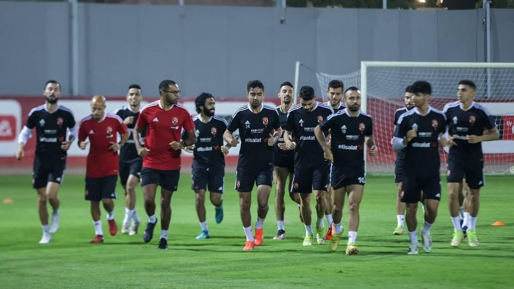 الأهلي يسارع الزمن لتجهيز لاعبه أحمد عبد القادر ويضع برنامجا بدنيا خاصا لباقي العناصر استعدادا لمواجهة الرجاء