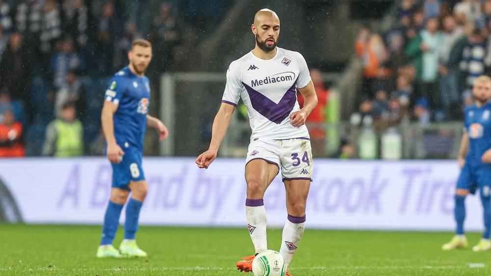 أمرابط يواصل الغياب عن قائمة فيورنتينا بسبب إصابة في الظهر