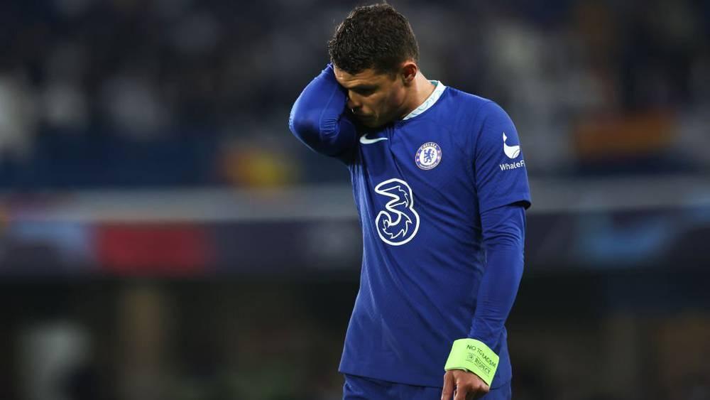 سيلفا: "تشيلسي اشترى لاعبين كثر لدرجة أن النادي اضطر لزيادة مساحة غرفة تغيير الملابس"