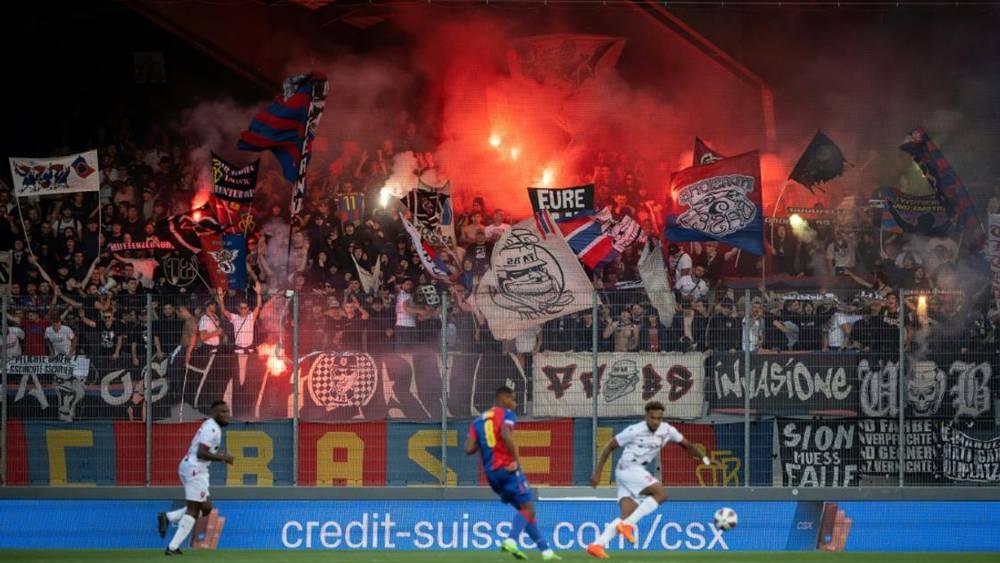 بازل السويسري يستنكر منع مشجعيه من حضور مباراة نيس