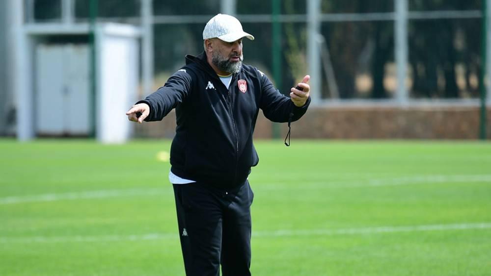 بنشيخة: "أشيد بالاستقبال الذي حظينا به في المغرب.. أتمنى أن تسود الروح الرياضية وسنصفق للفريق المتأهل"