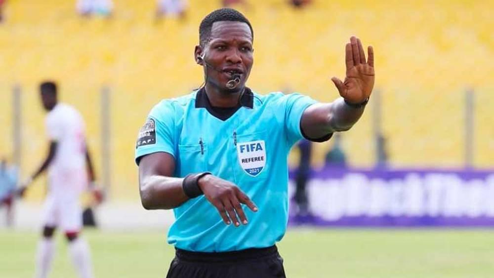 "الكاف" يعين الغاني "دانييل ني آي لاريا" لقيادة مباراة الذهاب بين الوداد وسان داونز والتونسي قيراط في غرفة "الفار"