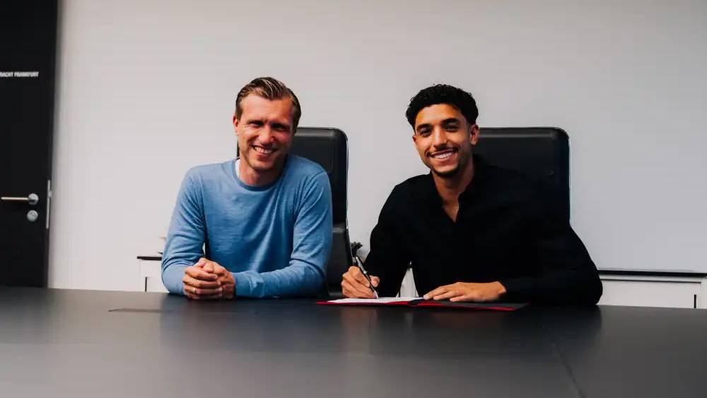 رسميا/ آينتراخت فرانكفورت يضم المصري عمر مرموش