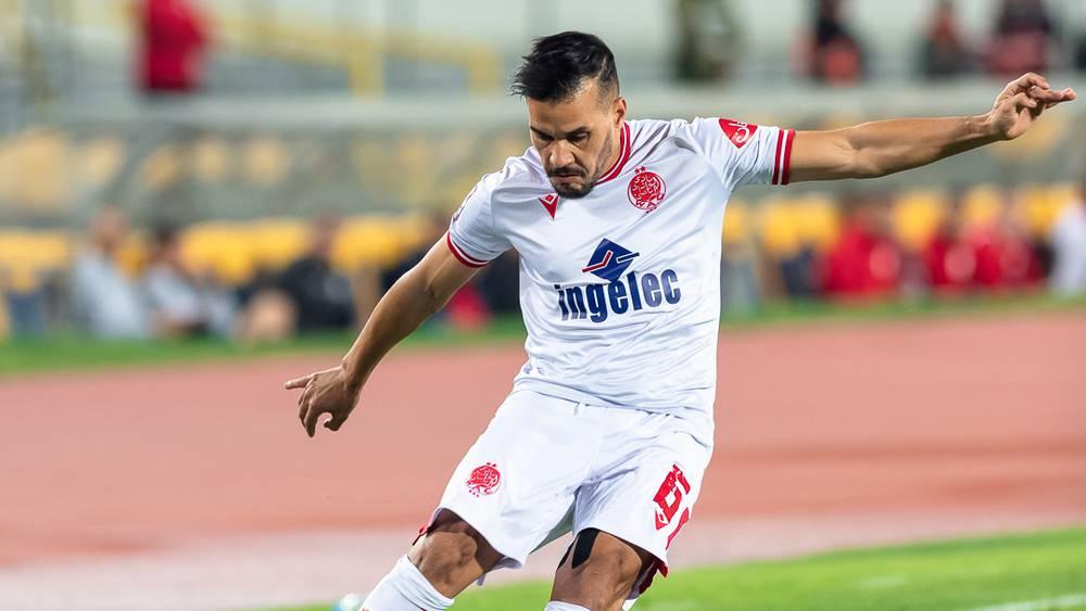 الطاقم الطبي للوداد لم يحسم بعد في جاهزية الداودي لمباراة سان داونز رغم مُرافقته الفريق إلى جنوب أفريقيا