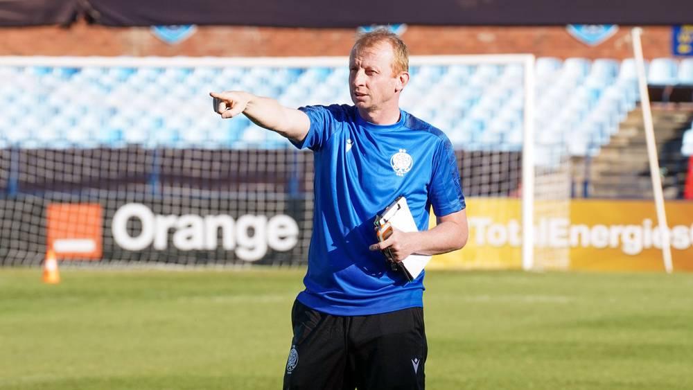 جماهير الوداد تشيد بالبلجيكي زفين فاندينبروك بعد قيادته لممثل المغرب إلى بلوغ نهائي عصبة الأبطال الأفريقية